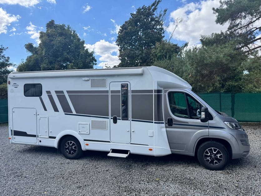 CARADO T447 PRO+ , camera, radio, awning, bike holder, LPG, ALU - Half integraal camper: afbeelding 1 CARADO T447 PRO+ , camera, radio, awning, bike holder, LPG, ALU - Half integraal camper: afbeelding 1