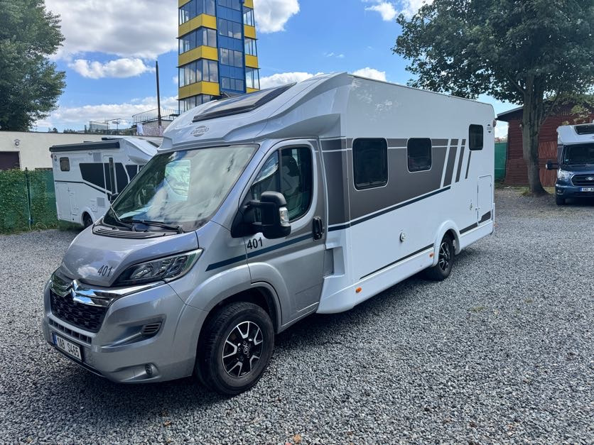CARADO T447 PRO+ , camera, radio, awning, bike holder, LPG, ALU - Half integraal camper: afbeelding 2 CARADO T447 PRO+ , camera, radio, awning, bike holder, LPG, ALU - Half integraal camper: afbeelding 2