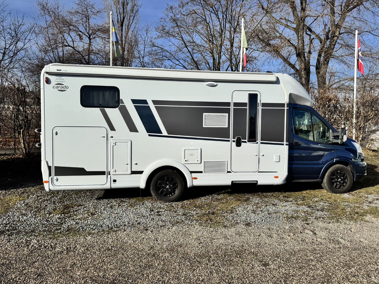 CARADO T447 pro+ , AC DOMETIC , camera, awning, radio, ALU, LPG, spare tire - Half integraal camper: afbeelding 4 CARADO T447 pro+ , AC DOMETIC , camera, awning, radio, ALU, LPG, spare tire - Half integraal camper: afbeelding 4