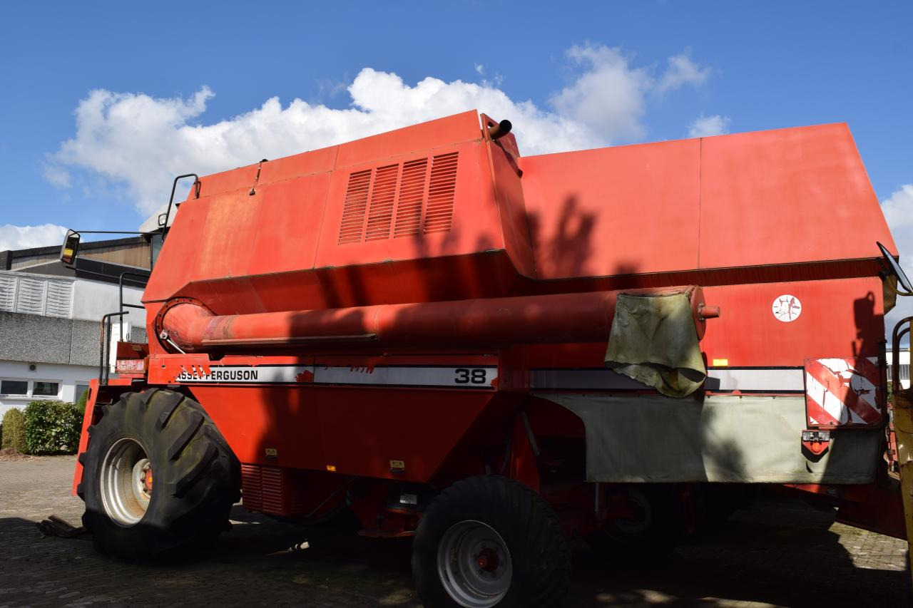 Massey Ferguson MF 38 - Maaidorser: afbeelding 4 Massey Ferguson MF 38 - Maaidorser: afbeelding 4