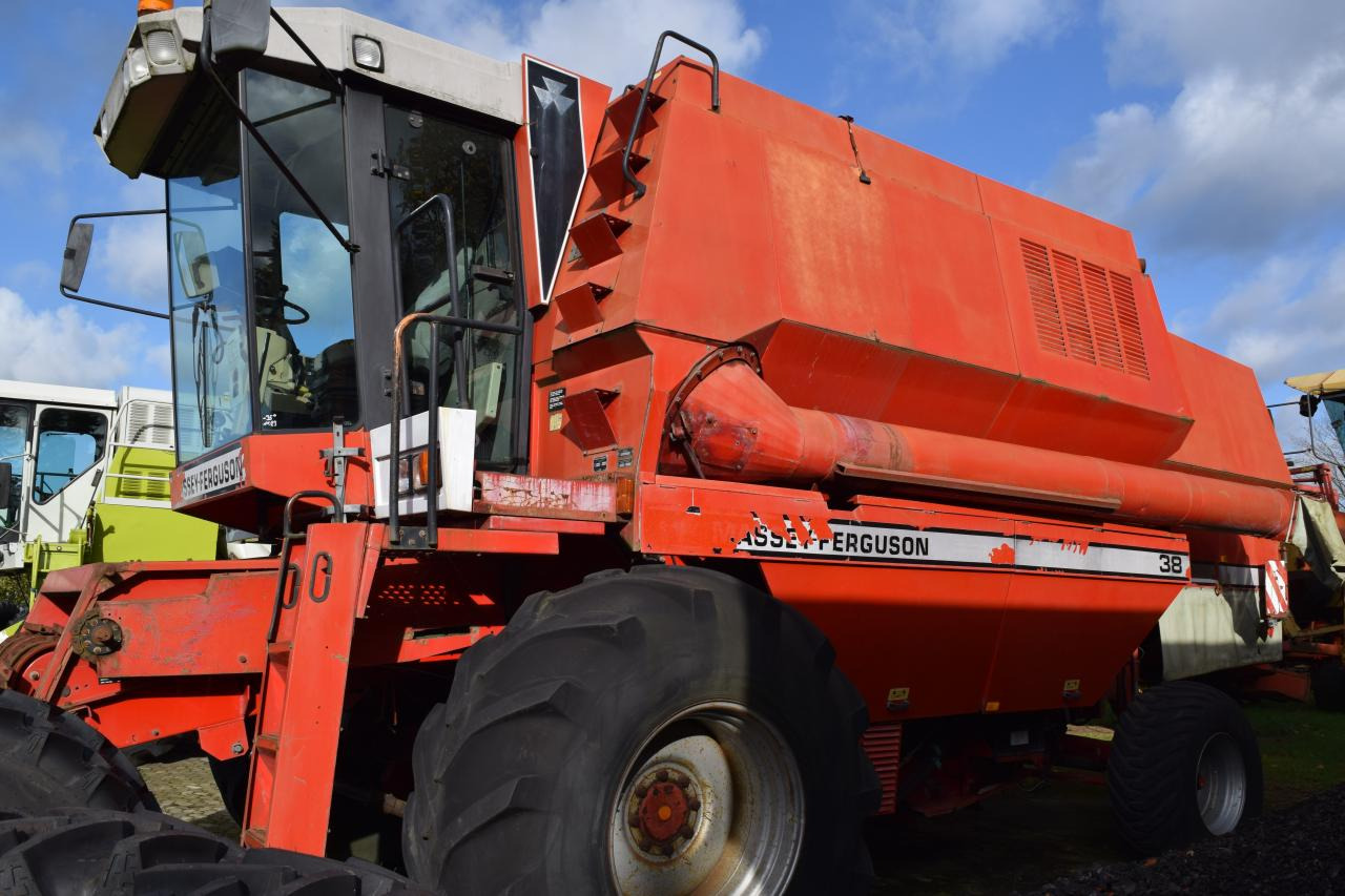 Massey Ferguson MF 38 - Maaidorser: afbeelding 2 Massey Ferguson MF 38 - Maaidorser: afbeelding 2