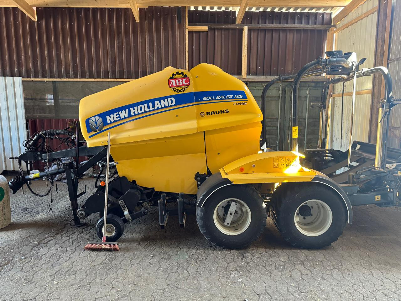New Holland Rooll Baler 125 Combi - Ronde balenpers: afbeelding 1 New Holland Rooll Baler 125 Combi - Ronde balenpers: afbeelding 1