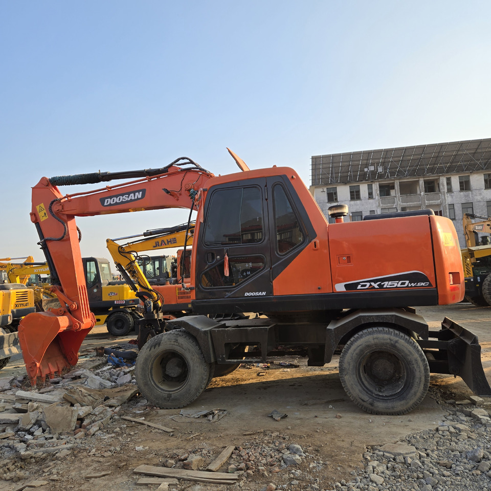 Doosan DX150W-9C - Mobiele graafmachine: afbeelding 1 Doosan DX150W-9C - Mobiele graafmachine: afbeelding 1
