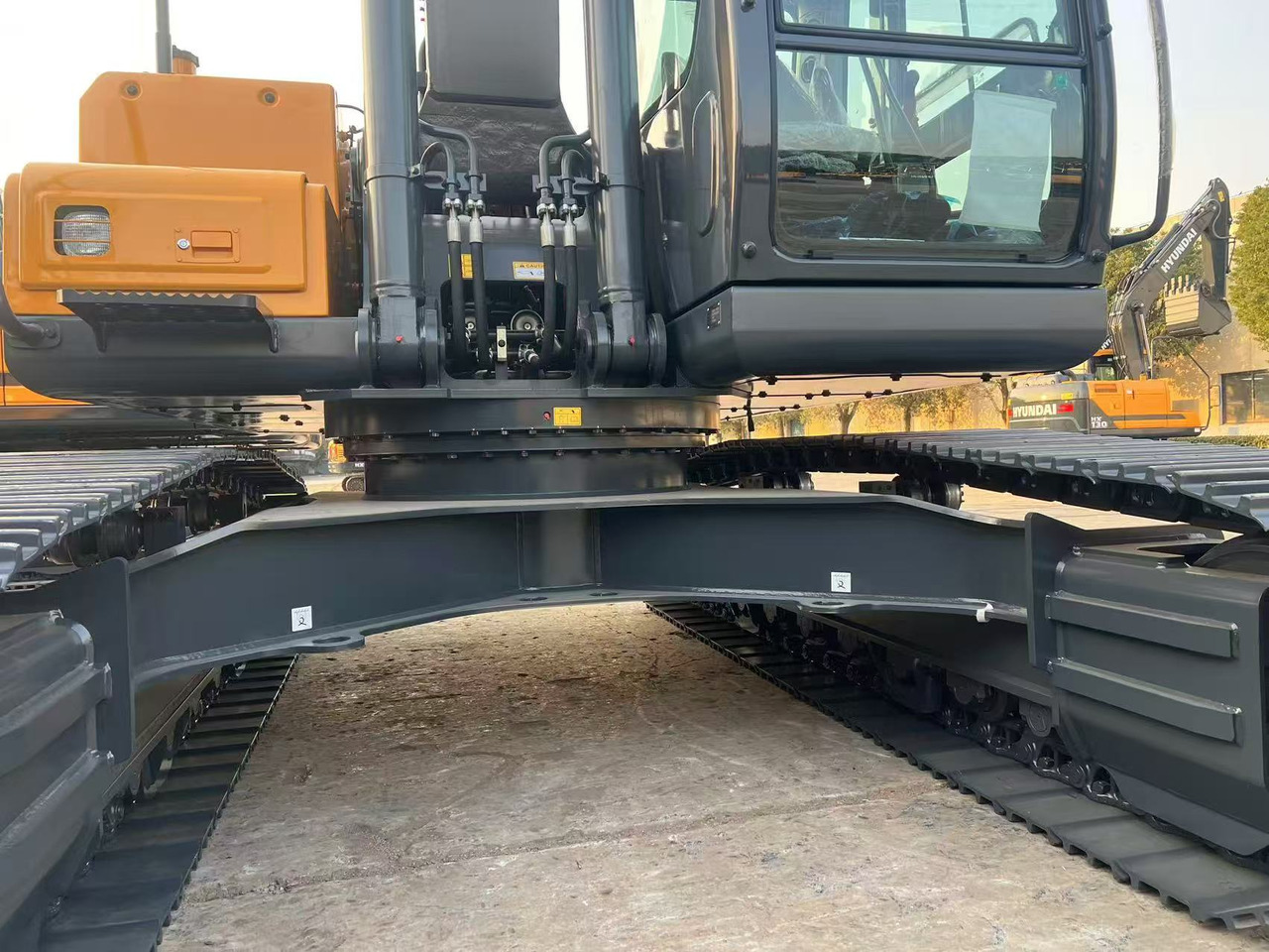HYUNDAI HX220HD - Rupsgraafmachine: afbeelding 4 HYUNDAI HX220HD - Rupsgraafmachine: afbeelding 4