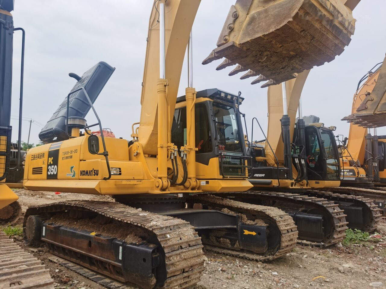 Komatsu PC350 - Rupsgraafmachine: afbeelding 2 Komatsu PC350 - Rupsgraafmachine: afbeelding 2