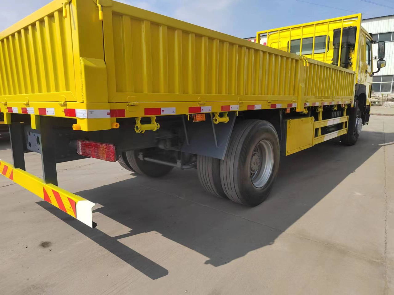SINOTRUK HOWO 4x2 cargo truck - Kipper vrachtwagen: afbeelding 5 SINOTRUK HOWO 4x2 cargo truck - Kipper vrachtwagen: afbeelding 5