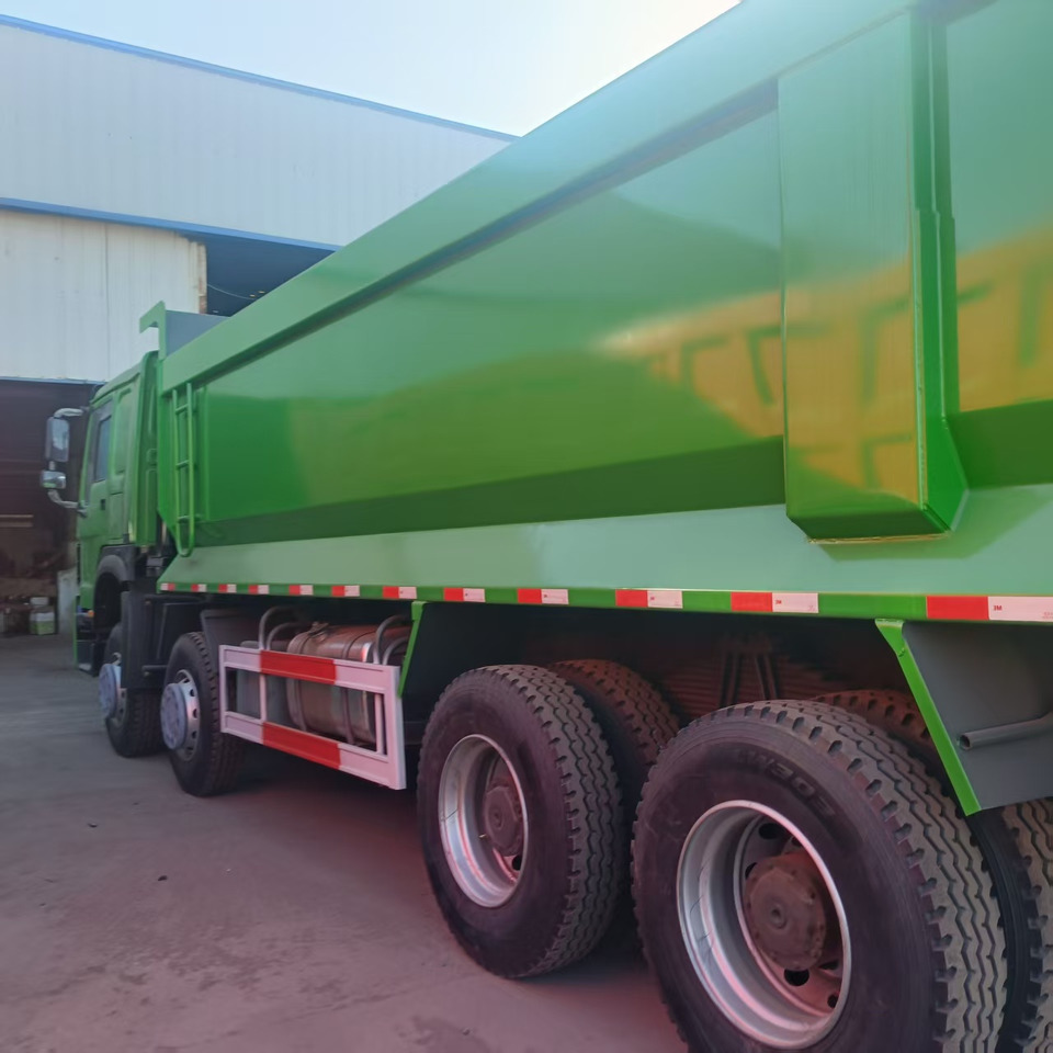 SINOTRUK HOWO 8x4 - Bakwagen: afbeelding 4 SINOTRUK HOWO 8x4 - Bakwagen: afbeelding 4