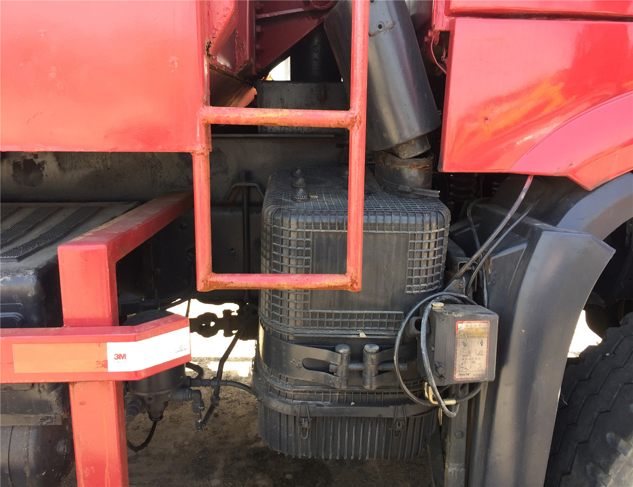 SINOTRUK HOWO - Kipper vrachtwagen: afbeelding 4 SINOTRUK HOWO - Kipper vrachtwagen: afbeelding 4