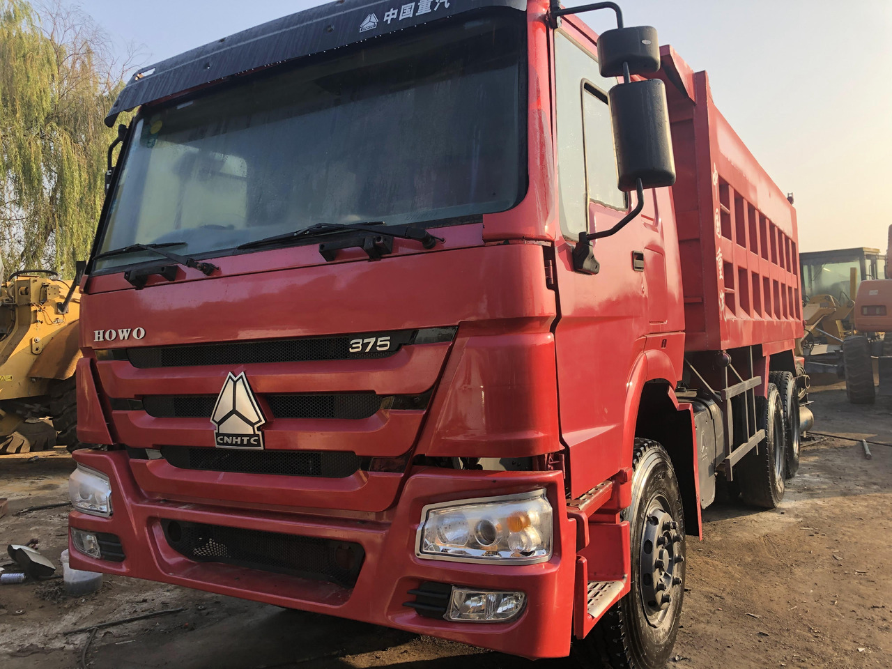 SINOTRUK HOWO - Kipper vrachtwagen: afbeelding 1 SINOTRUK HOWO - Kipper vrachtwagen: afbeelding 1