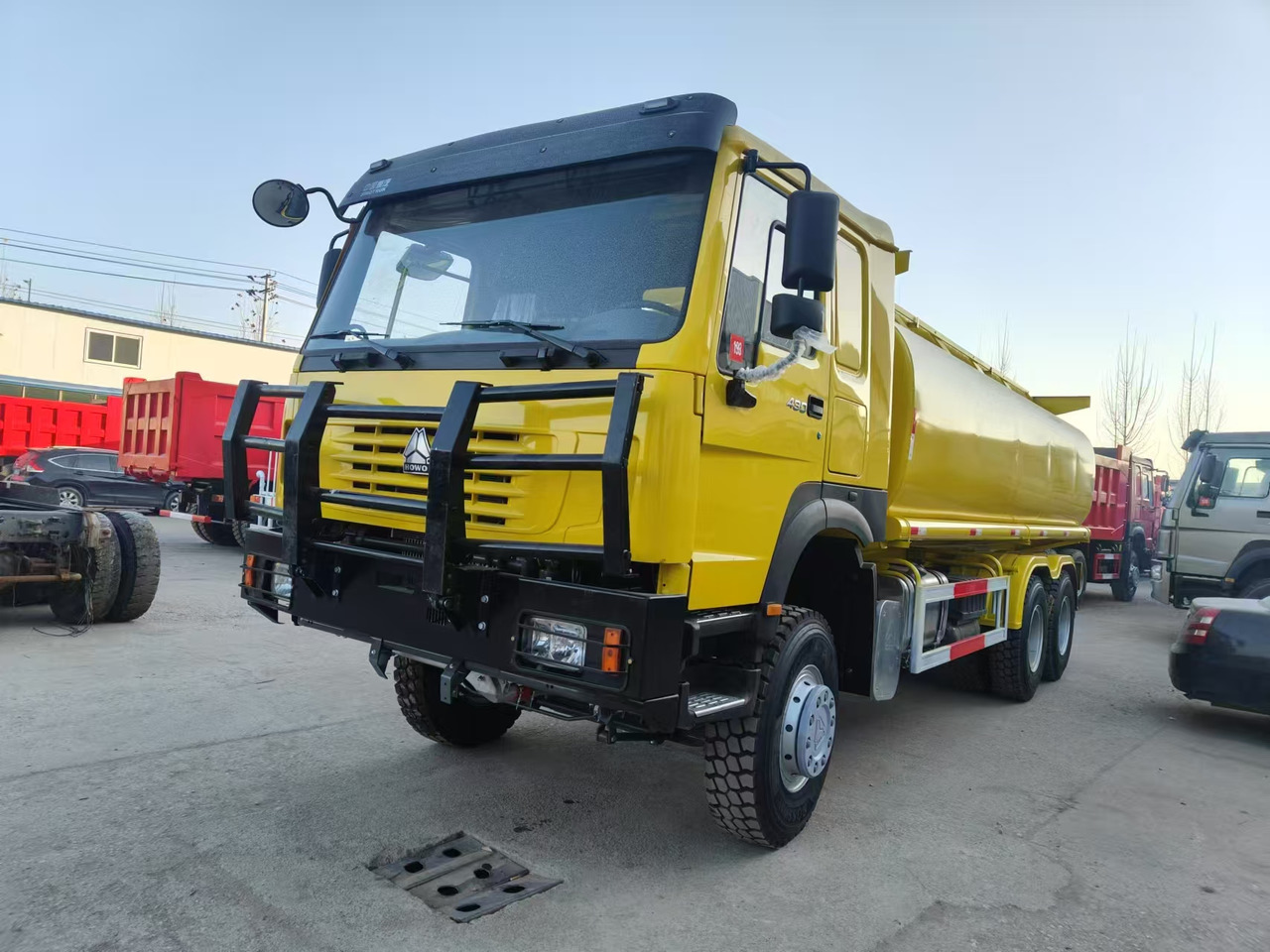 SINOTRUK HOWO - Tankwagen: afbeelding 2 SINOTRUK HOWO - Tankwagen: afbeelding 2