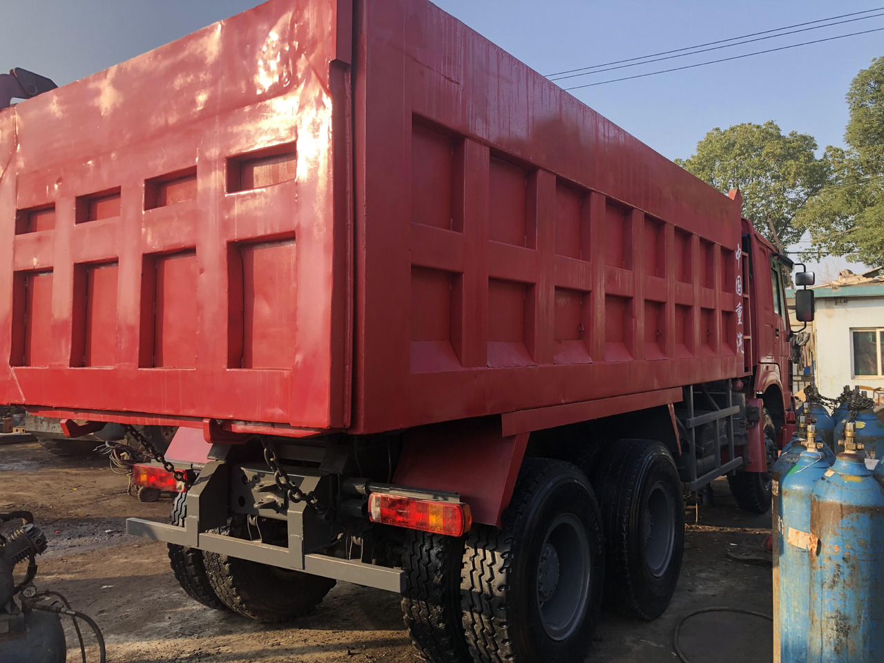 SINOTRUK HOWO - Kipper vrachtwagen: afbeelding 4 SINOTRUK HOWO - Kipper vrachtwagen: afbeelding 4