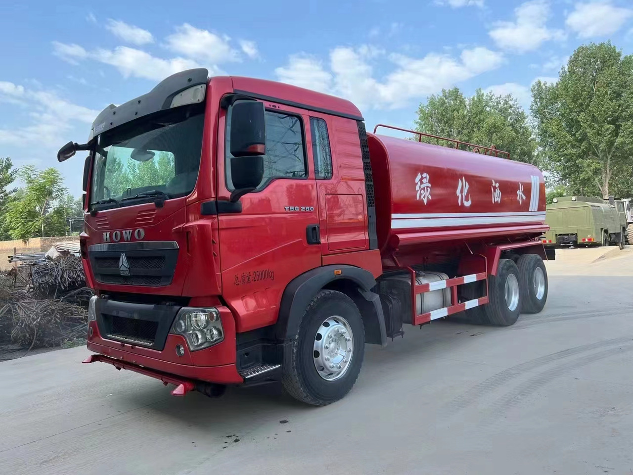 SINOTRUK HOWO sprinkler - Tankwagen: afbeelding 3 SINOTRUK HOWO sprinkler - Tankwagen: afbeelding 3