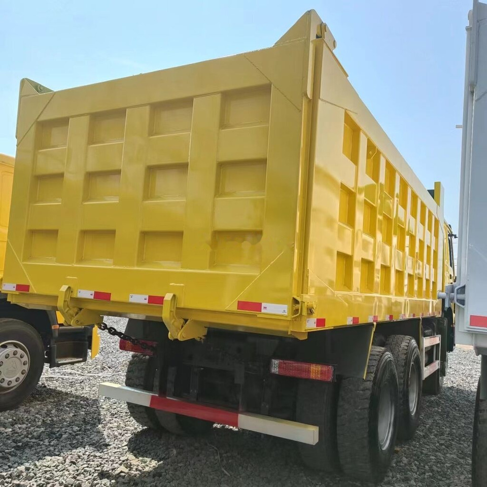 Sinotruk Howo 6*4 Right hand drive - Kipper vrachtwagen: afbeelding 3 Sinotruk Howo 6*4 Right hand drive - Kipper vrachtwagen: afbeelding 3