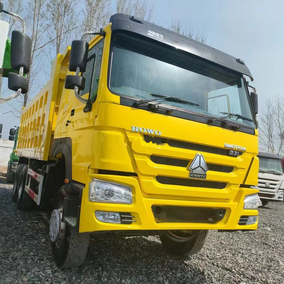 Sinotruk Howo 6*4 Right hand drive - Kipper vrachtwagen: afbeelding 2 Sinotruk Howo 6*4 Right hand drive - Kipper vrachtwagen: afbeelding 2