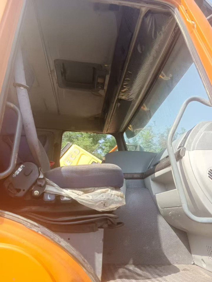 SINOTRUK HOWO - Trekker: afbeelding 4 SINOTRUK HOWO - Trekker: afbeelding 4