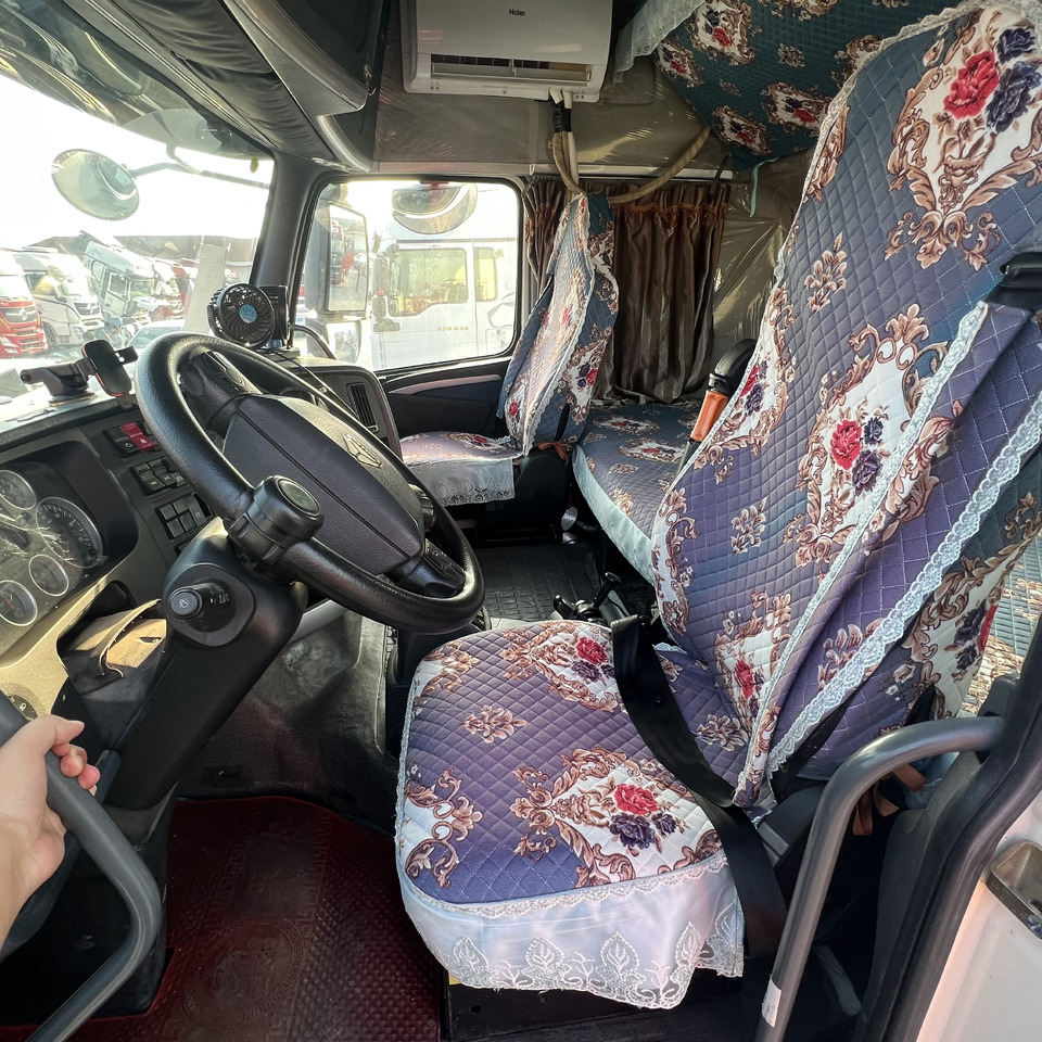 SINOTRUK HOWO - Trekker: afbeelding 2 SINOTRUK HOWO - Trekker: afbeelding 2