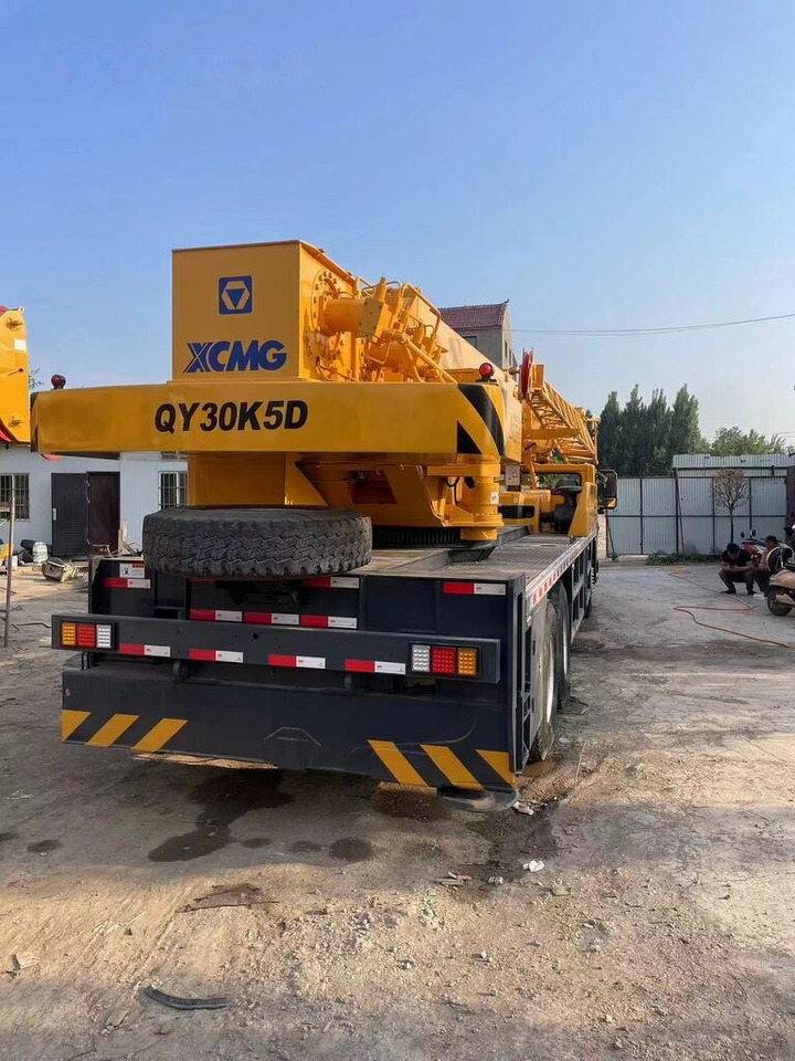 XCMG QY30K - Mobiele kraan: afbeelding 2 XCMG QY30K - Mobiele kraan: afbeelding 2
