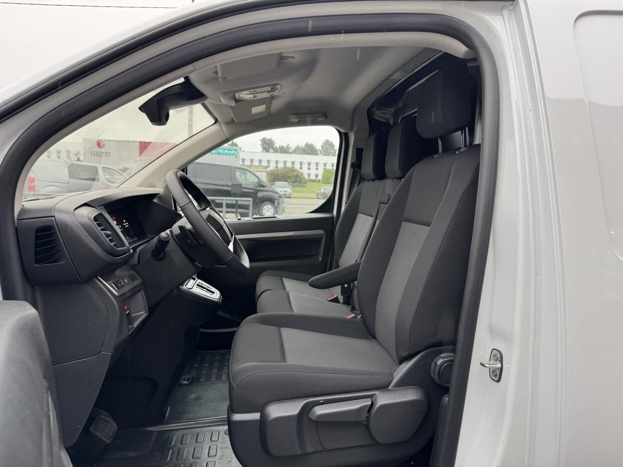 CITROEN Jumpy M 2.0 BlueHDi - 145 S&S - BV EAT8 III FOURGON . PHASE 2 - Gesloten bestelwagen: afbeelding 5 CITROEN Jumpy M 2.0 BlueHDi - 145 S&S - BV EAT8 III FOURGON . PHASE 2 - Gesloten bestelwagen: afbeelding 5