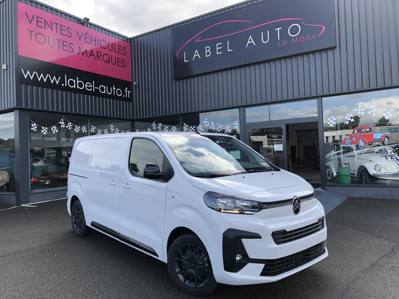 CITROEN Jumpy M 2.0 BlueHDi - 180 S&S - BV EAT8 III FOURGON . PHASE 2 - Gesloten bestelwagen: afbeelding 1 CITROEN Jumpy M 2.0 BlueHDi - 180 S&S - BV EAT8 III FOURGON . PHASE 2 - Gesloten bestelwagen: afbeelding 1