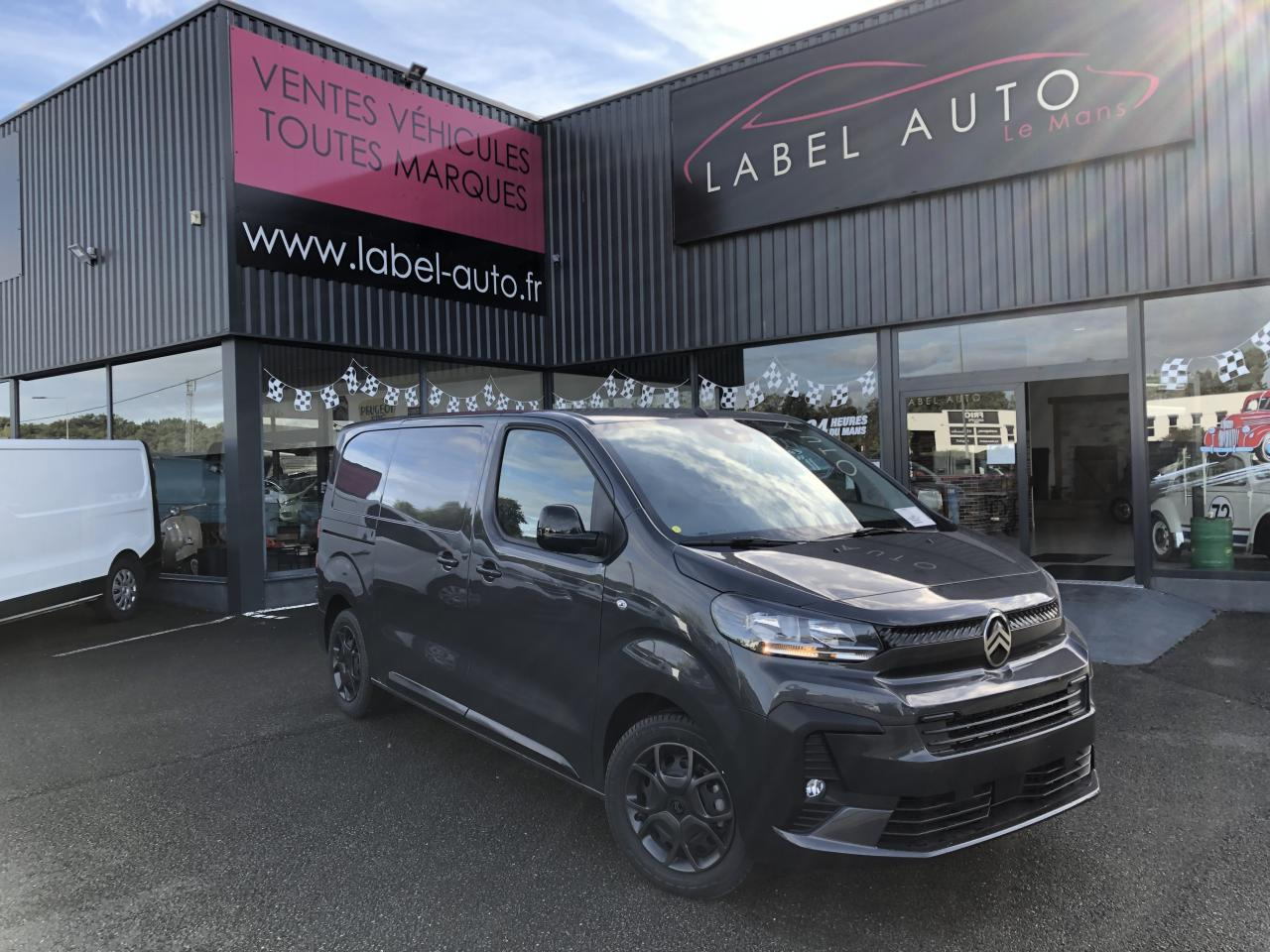 CITROEN Jumpy M 2.0 BlueHDi - 180 S&S - BV EAT8 III FOURGON . PHASE 2 - Gesloten bestelwagen: afbeelding 1 CITROEN Jumpy M 2.0 BlueHDi - 180 S&S - BV EAT8 III FOURGON . PHASE 2 - Gesloten bestelwagen: afbeelding 1