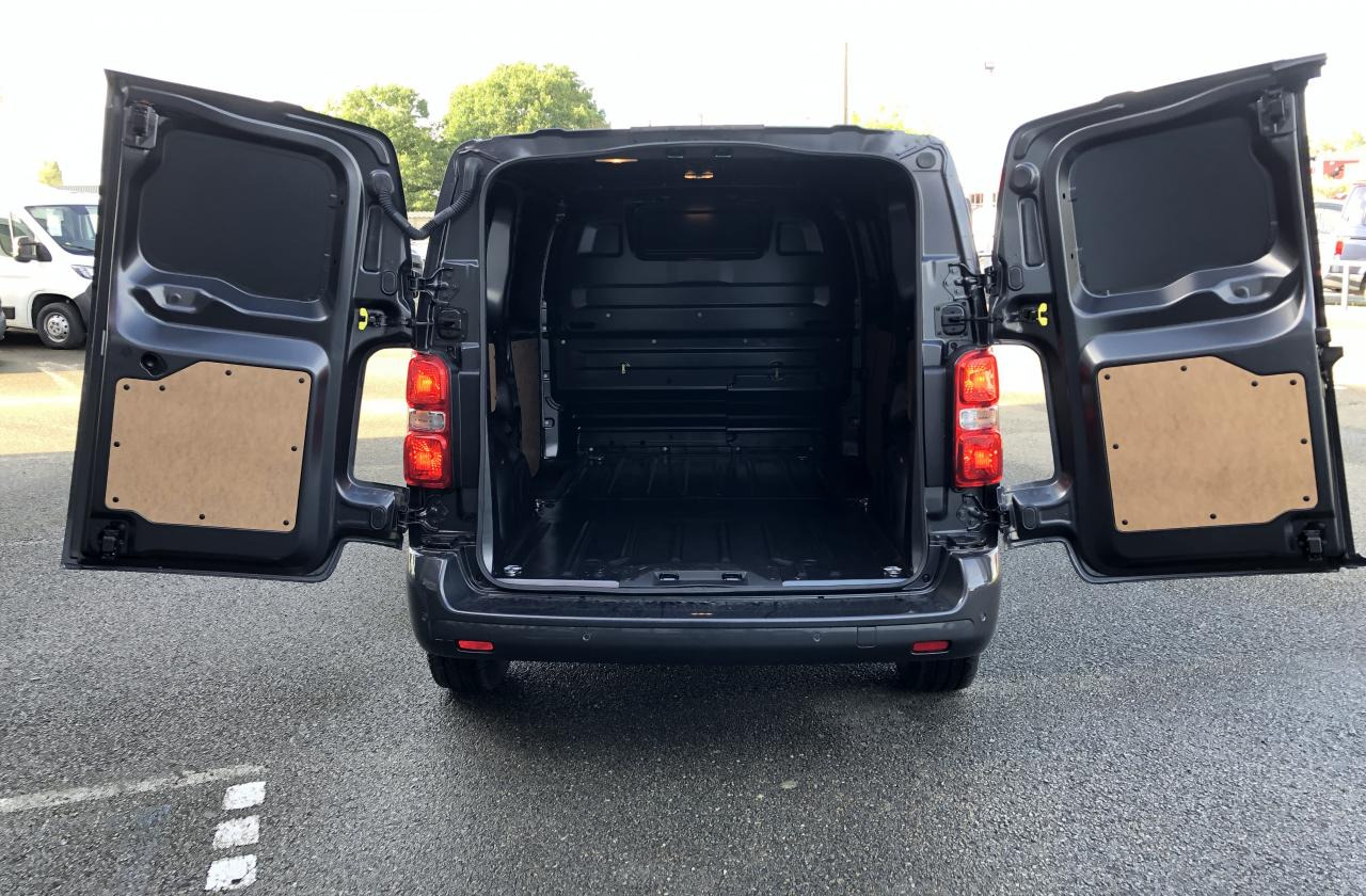 CITROEN Jumpy M 2.0 BlueHDi - 180 S&S - BV EAT8 III FOURGON . PHASE 2 - Gesloten bestelwagen: afbeelding 3 CITROEN Jumpy M 2.0 BlueHDi - 180 S&S - BV EAT8 III FOURGON . PHASE 2 - Gesloten bestelwagen: afbeelding 3