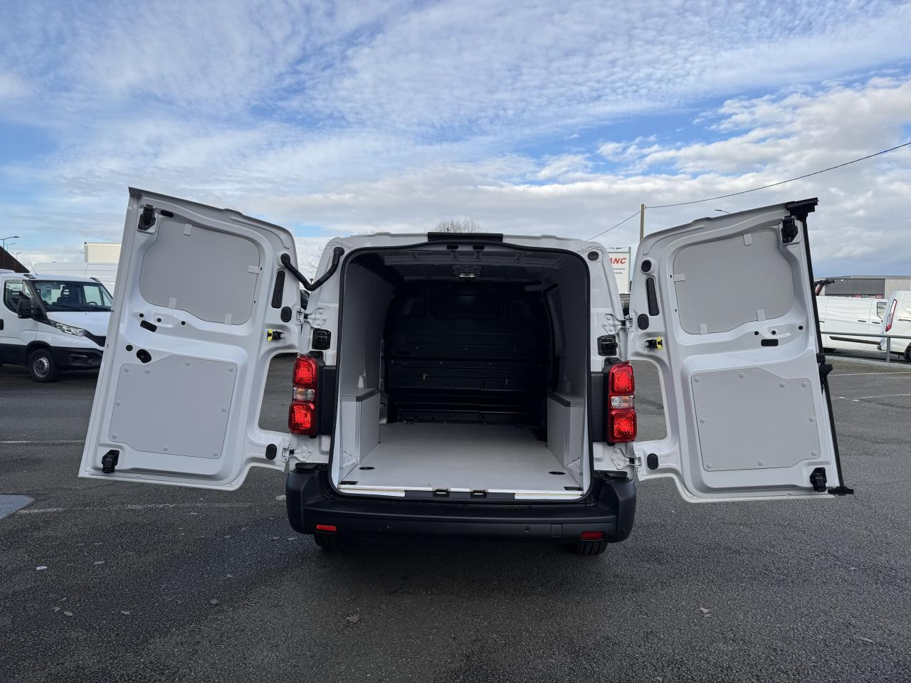 CITROEN Jumpy XL 2.0 BlueHDi - 145 S&S - BVM III FOURGON . PHASE 2 - Gesloten bestelwagen: afbeelding 3 CITROEN Jumpy XL 2.0 BlueHDi - 145 S&S - BVM III FOURGON . PHASE 2 - Gesloten bestelwagen: afbeelding 3