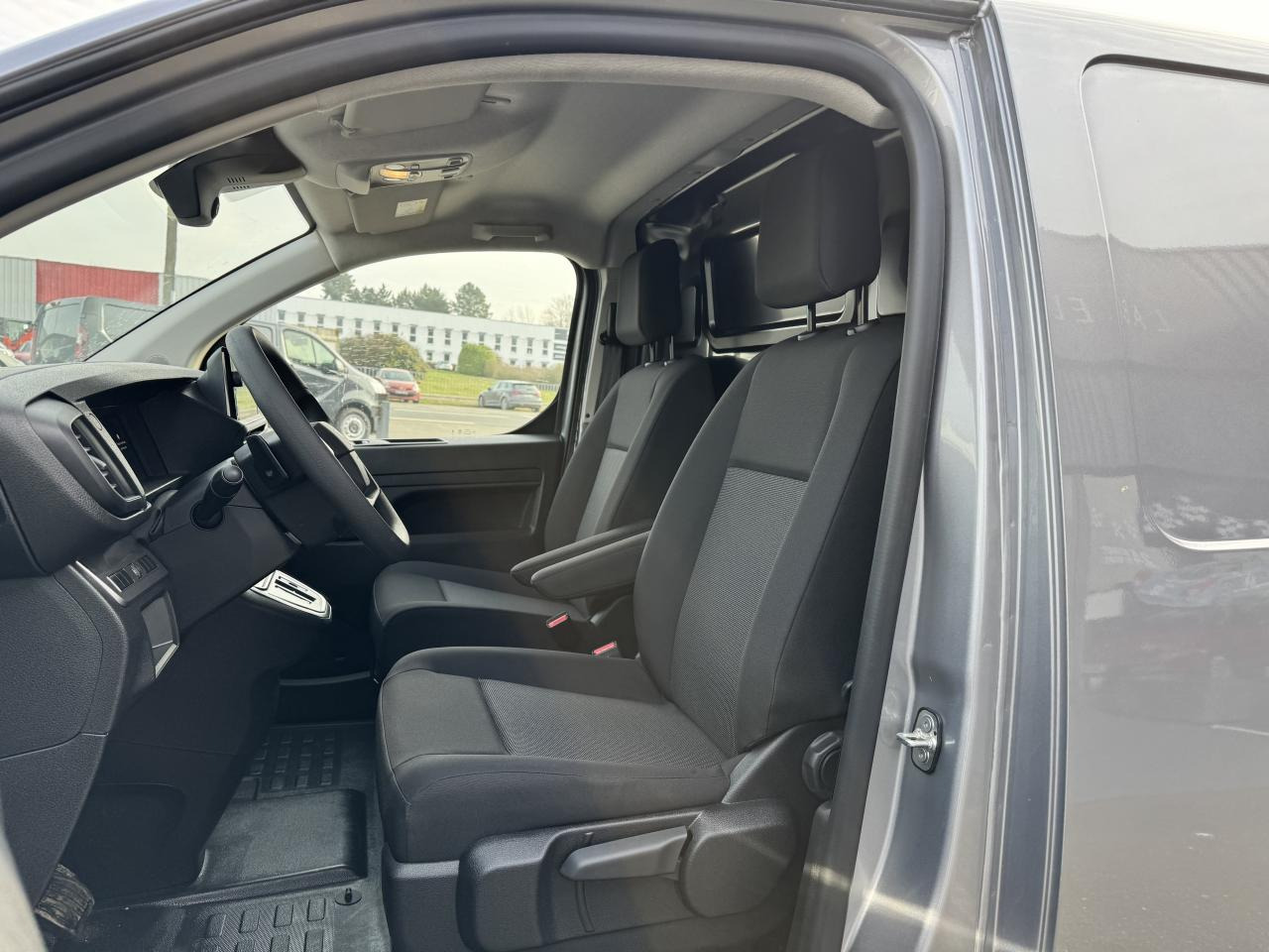 CITROEN jumpy 2 PLACES XL 2.0 BLUEHDI 180CH S&S PACK PREMIUM CONNECT EAT8 - Gesloten bestelwagen: afbeelding 4 CITROEN jumpy 2 PLACES XL 2.0 BLUEHDI 180CH S&S PACK PREMIUM CONNECT EAT8 - Gesloten bestelwagen: afbeelding 4