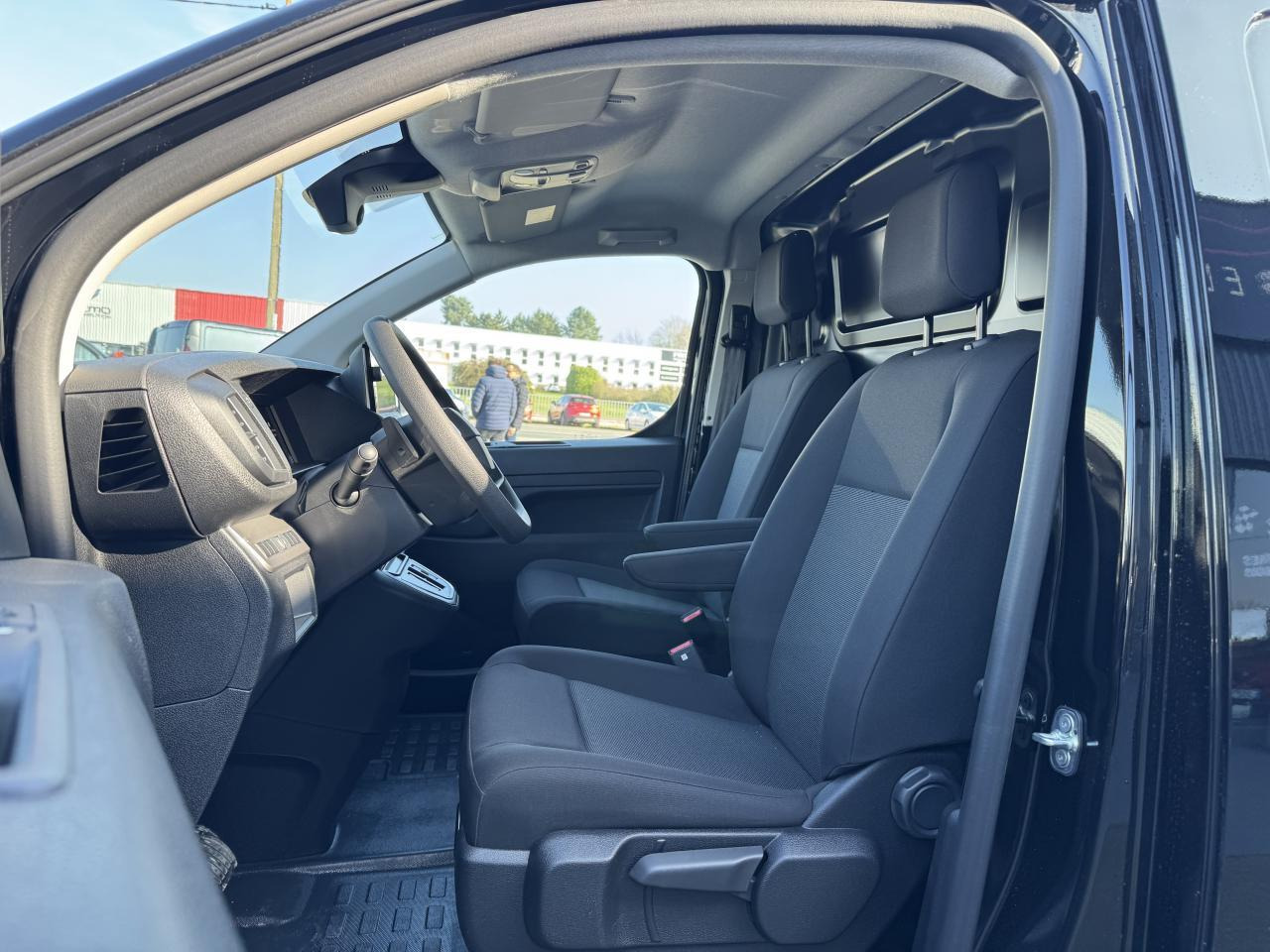 Citroen Jumpy 2 PLACES XL 2.0 BLUEHDI 180CH S&S PACK PREMIUM CONNECT EAT8 - Gesloten bestelwagen: afbeelding 4 Citroen Jumpy 2 PLACES XL 2.0 BLUEHDI 180CH S&S PACK PREMIUM CONNECT EAT8 - Gesloten bestelwagen: afbeelding 4