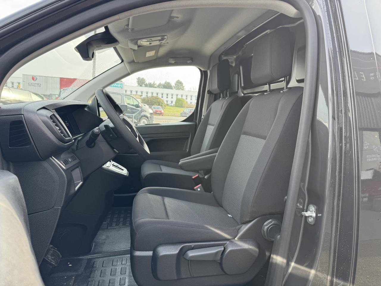 Citroen Jumpy 2 PLACES XL 2.0 BLUEHDI 180CH S&S PACK PREMIUM CONNECT EAT8 - Gesloten bestelwagen: afbeelding 4 Citroen Jumpy 2 PLACES XL 2.0 BLUEHDI 180CH S&S PACK PREMIUM CONNECT EAT8 - Gesloten bestelwagen: afbeelding 4