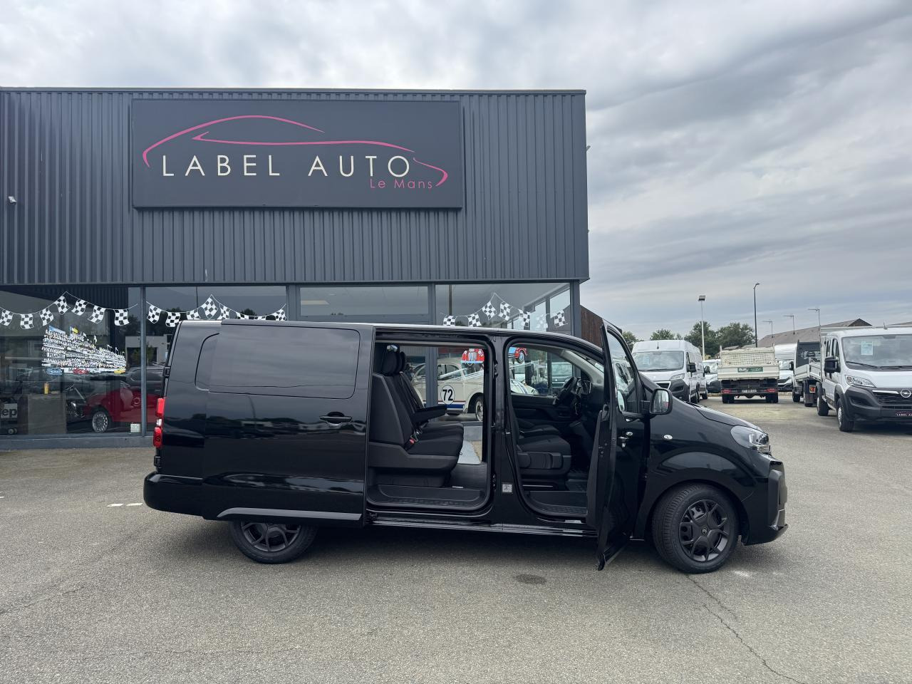 Citroen Jumpy XL 2.0 BLUEHDI 180CH S&S CABINE APPROFONDIE FIXE EAT8 5 PLACES - Bestelwagen met dubbele cabine: afbeelding 2 Citroen Jumpy XL 2.0 BLUEHDI 180CH S&S CABINE APPROFONDIE FIXE EAT8 5 PLACES - Bestelwagen met dubbele cabine: afbeelding 2