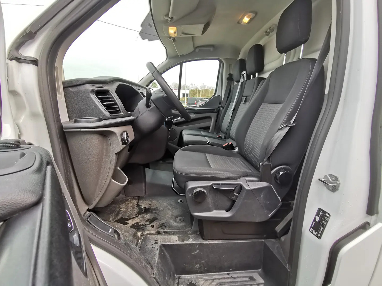 Ford Transit Custom 300 L2H1 2.0 ECOBLUE 130 HYBRID TREND BUSINESS - Gesloten bestelwagen: afbeelding 5 Ford Transit Custom 300 L2H1 2.0 ECOBLUE 130 HYBRID TREND BUSINESS - Gesloten bestelwagen: afbeelding 5
