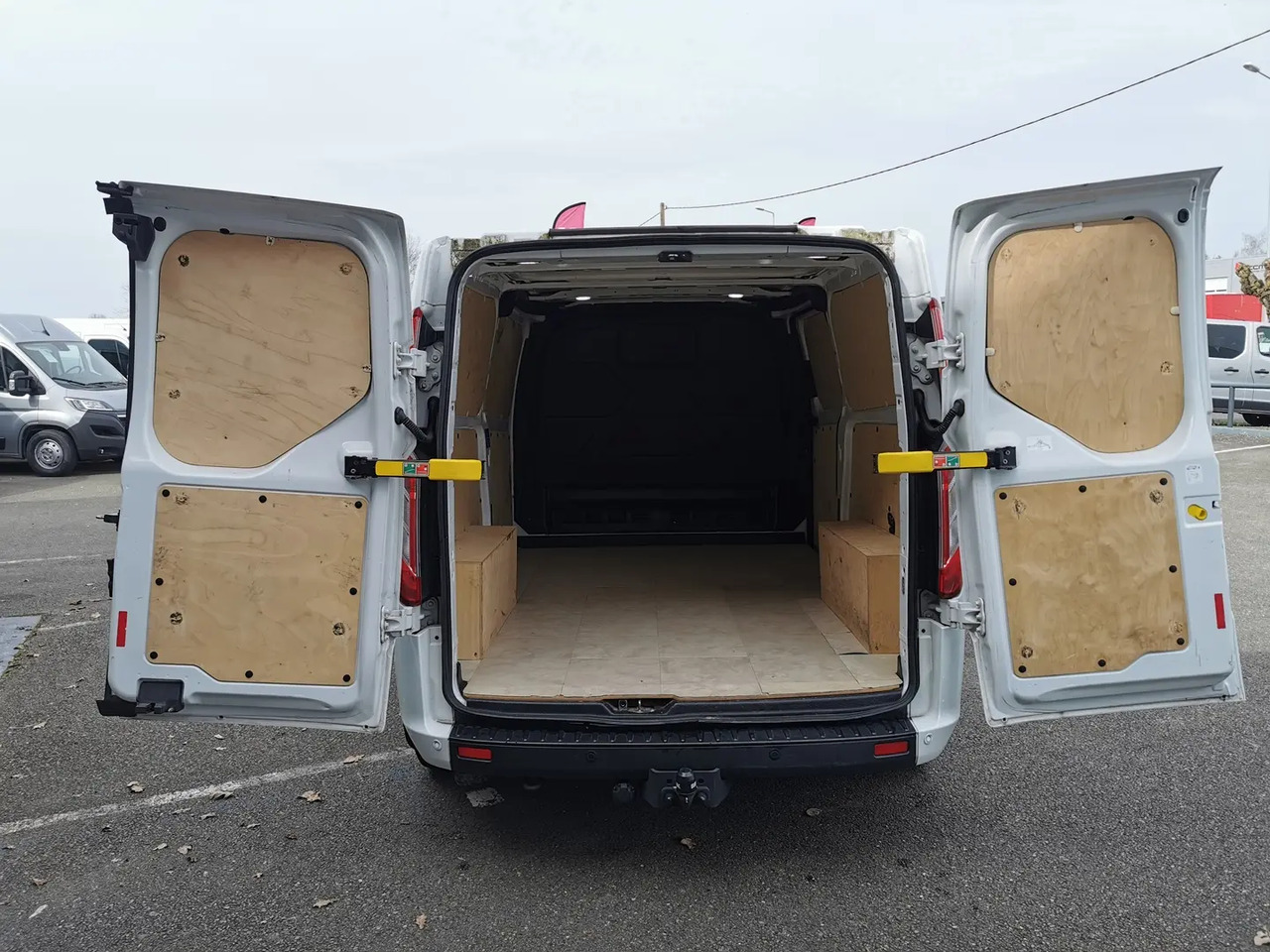 Ford Transit Custom 300 L2H1 2.0 ECOBLUE 130 HYBRID TREND BUSINESS - Gesloten bestelwagen: afbeelding 4 Ford Transit Custom 300 L2H1 2.0 ECOBLUE 130 HYBRID TREND BUSINESS - Gesloten bestelwagen: afbeelding 4