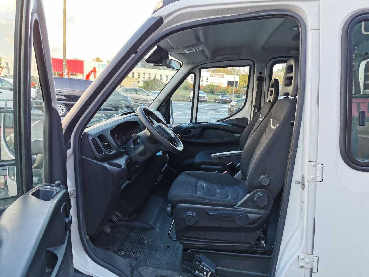 IVECO daily 35C14 BENNE COFFRE DOUBLE CABINE 6 places - Kipper bestelwagen: afbeelding 5 IVECO daily 35C14 BENNE COFFRE DOUBLE CABINE 6 places - Kipper bestelwagen: afbeelding 5