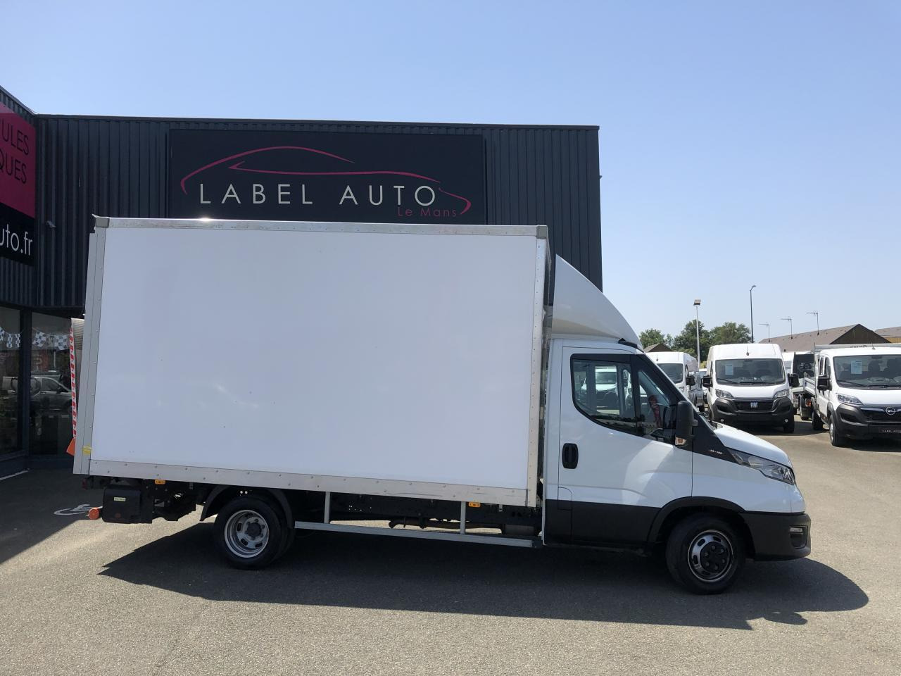 Iveco Daily 35 C 16 CAISSE HAYON 20M3 - Bestelwagen gesloten laadbak: afbeelding 1 Iveco Daily 35 C 16 CAISSE HAYON 20M3 - Bestelwagen gesloten laadbak: afbeelding 1
