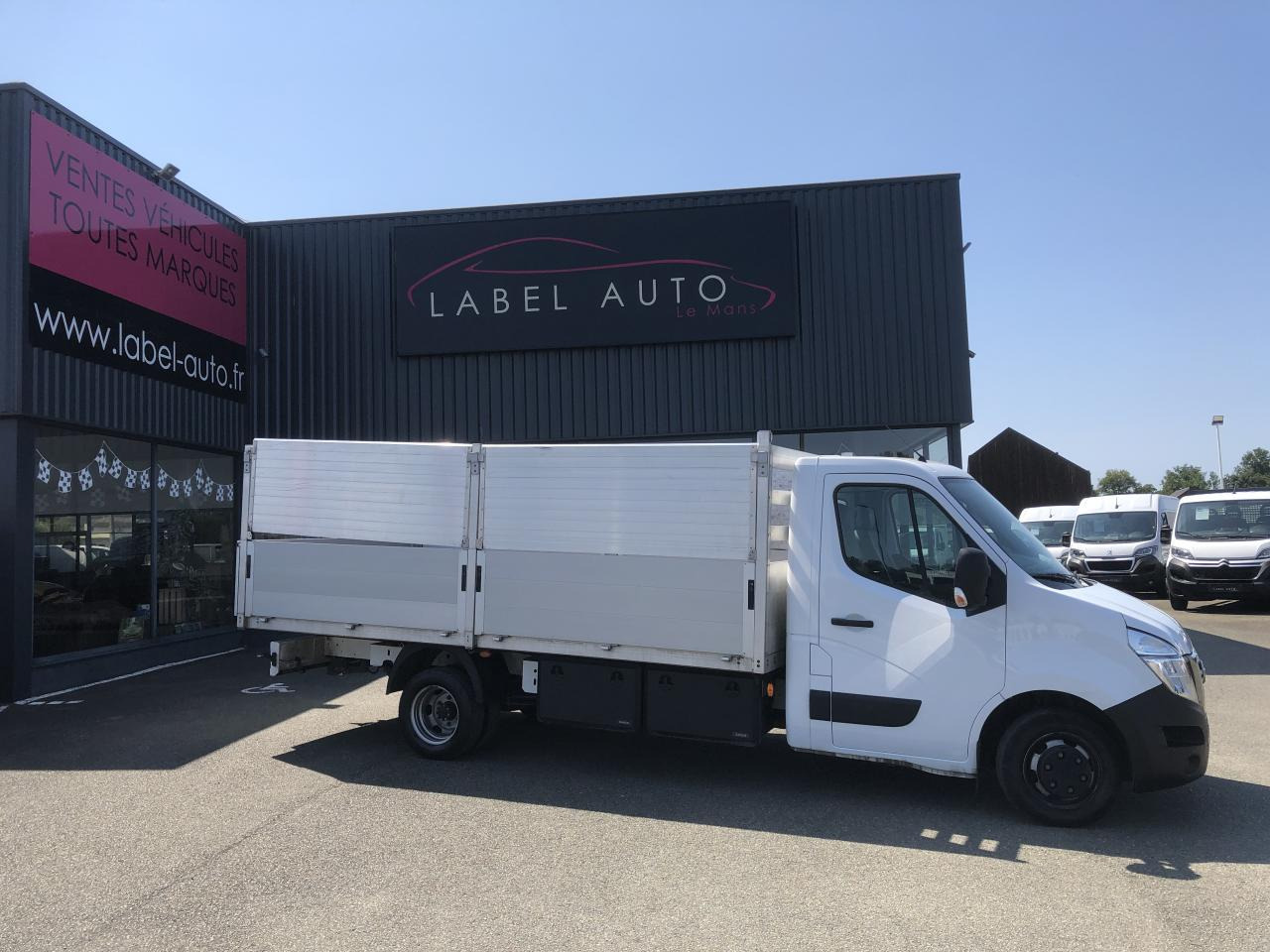 NISSAN INTERSTAR 3T5 2.3 DCI 165CH PLATEAU RIDELLES 4M50 - Bestelwagen met open laadbak: afbeelding 1 NISSAN INTERSTAR 3T5 2.3 DCI 165CH PLATEAU RIDELLES 4M50 - Bestelwagen met open laadbak: afbeelding 1