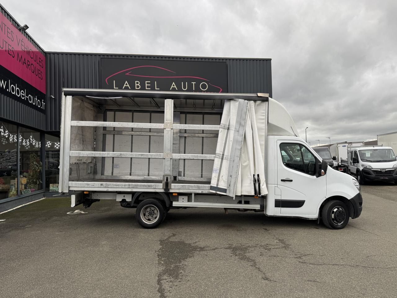 NISSAN Interstar Acenta 3.5t L4H1 2.3 dCi 165Ch CHASSIS CABINE BACHE - Huifzeil bedrijfswagen: afbeelding 1 NISSAN Interstar Acenta 3.5t L4H1 2.3 dCi 165Ch CHASSIS CABINE BACHE - Huifzeil bedrijfswagen: afbeelding 1