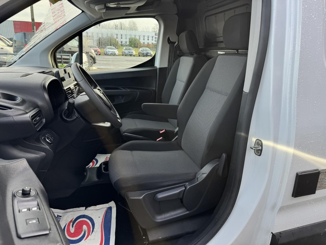 OPEL COMBO M 1.5 HDI 100CH FRIGORIFIQUE - Gesloten bestelwagen: afbeelding 4 OPEL COMBO M 1.5 HDI 100CH FRIGORIFIQUE - Gesloten bestelwagen: afbeelding 4