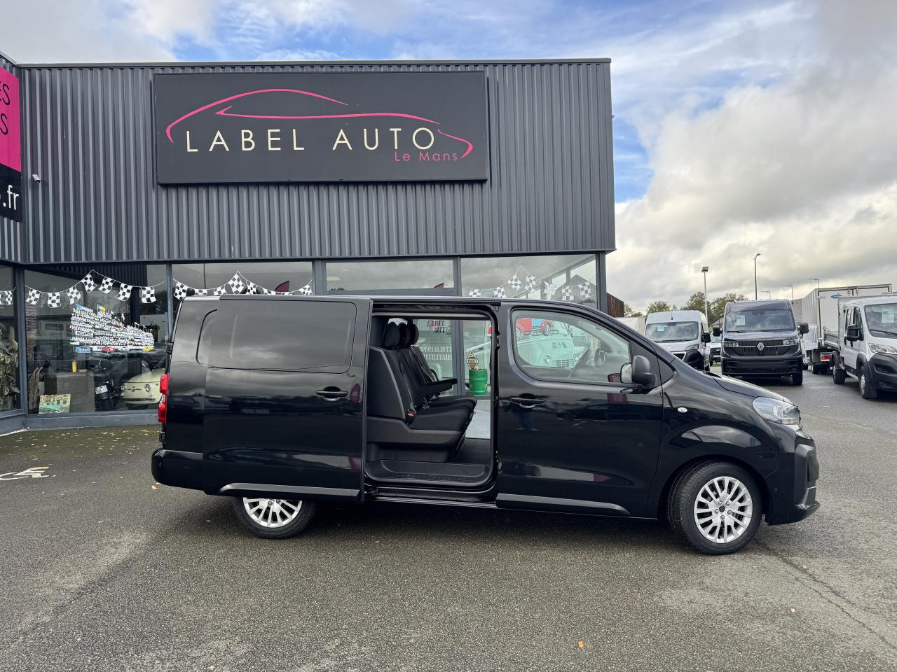 PEUGEOT Expert XL 2.0 BlueHDi - 180 S&S - BV EAT8 III CABINE APPROFONDIE Fourgon Cabine approfondie Fix - Gesloten bestelwagen: afbeelding 4 PEUGEOT Expert XL 2.0 BlueHDi - 180 S&S - BV EAT8 III CABINE APPROFONDIE Fourgon Cabine approfondie Fix - Gesloten bestelwagen: afbeelding 4