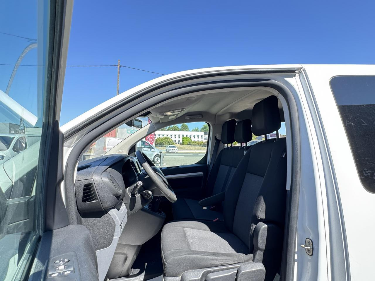 Peugeot Expert Standard 2.0 BlueHDI 150 S&S CABINE APPROFONDIE 6 PLACES - Bestelwagen met dubbele cabine: afbeelding 4 Peugeot Expert Standard 2.0 BlueHDI 150 S&S CABINE APPROFONDIE 6 PLACES - Bestelwagen met dubbele cabine: afbeelding 4