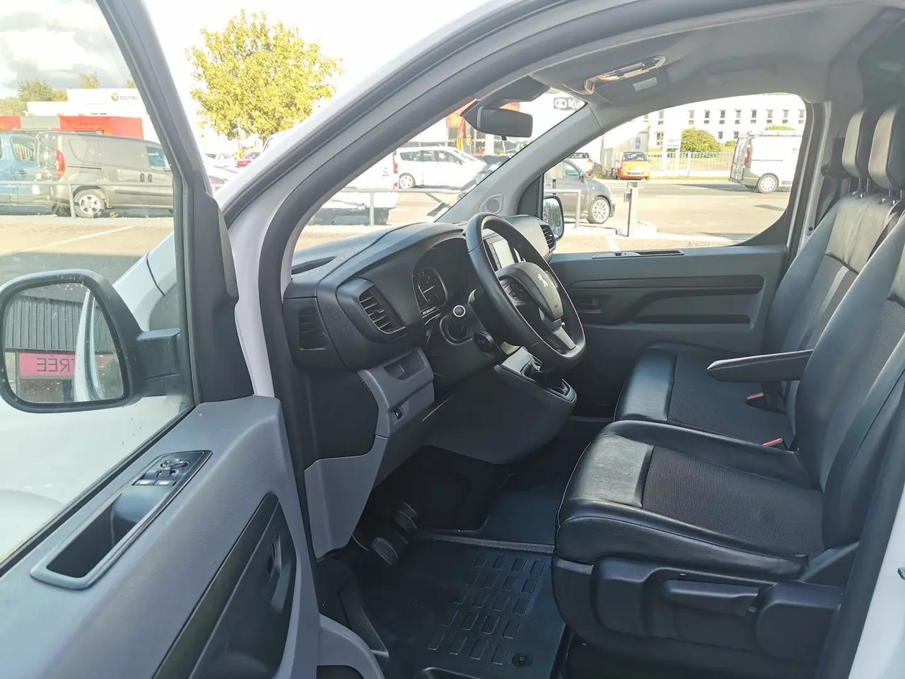 Peugeot Expert XL 2.0 BLUEHDI 145CH S&S PACK ASPHALT - Gesloten bestelwagen: afbeelding 4 Peugeot Expert XL 2.0 BLUEHDI 145CH S&S PACK ASPHALT - Gesloten bestelwagen: afbeelding 4