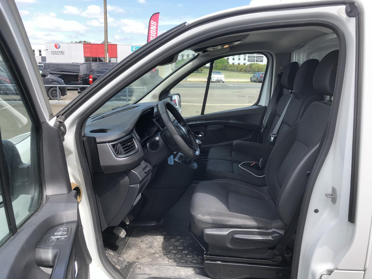 RENAULT Trafic L2H1 3000 Kg 2.0 Blue dCi - 130 III FOURGON Fourgon Grand Confort L2H1 PHASE 3 - Gesloten bestelwagen: afbeelding 4 RENAULT Trafic L2H1 3000 Kg 2.0 Blue dCi - 130 III FOURGON Fourgon Grand Confort L2H1 PHASE 3 - Gesloten bestelwagen: afbeelding 4
