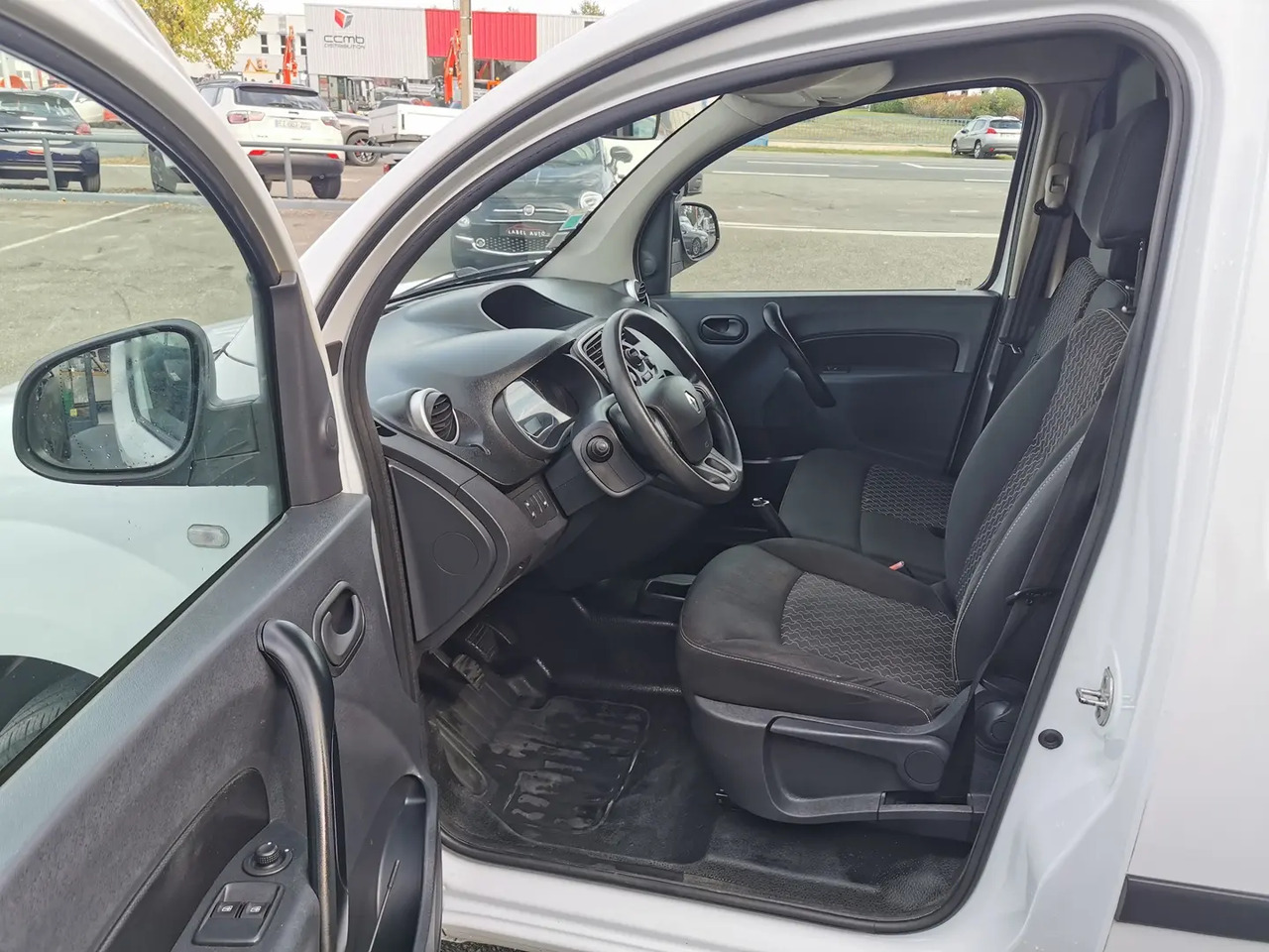 Renault Kangoo 1.5 BLUE DCI 80CH GRAND CONFORT 5CV - Gesloten bestelwagen: afbeelding 4 Renault Kangoo 1.5 BLUE DCI 80CH GRAND CONFORT 5CV - Gesloten bestelwagen: afbeelding 4