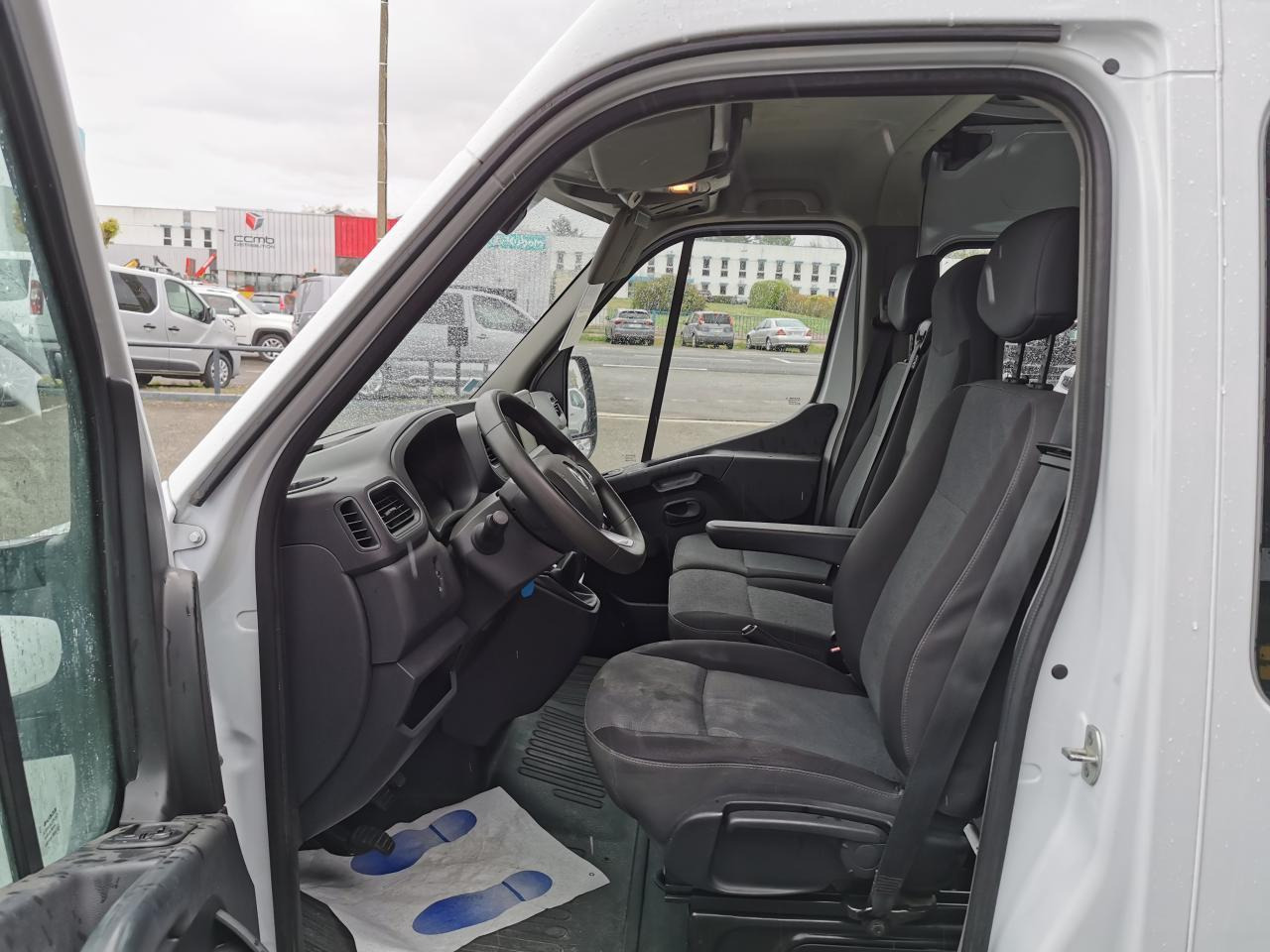 Renault Master 7 PLACES Confort F3300 L2H2 2.3 dCi - 135 III CABINE APPROFONDIE Cabine approfondie L2H2 Tra - Bestelwagen met dubbele cabine: afbeelding 4 Renault Master 7 PLACES Confort F3300 L2H2 2.3 dCi - 135 III CABINE APPROFONDIE Cabine approfondie L2H2 Tra - Bestelwagen met dubbele cabine: afbeelding 4