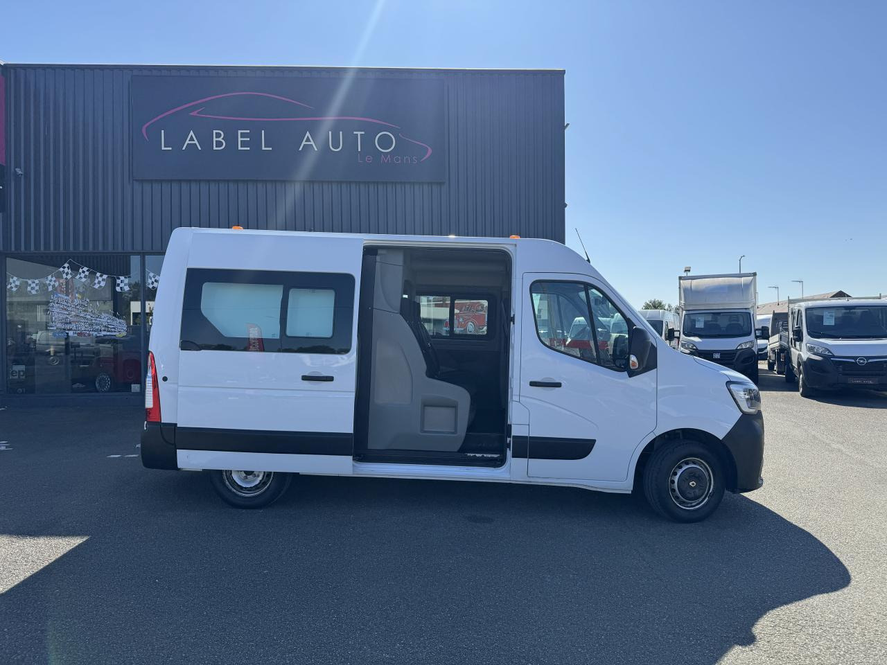 Renault Master 7 PLACES Confort F3300 L2H2 2.3 dCi - 135 III CABINE APPROFONDIE Cabine approfondie L2H2 Tra - Bestelwagen met dubbele cabine: afbeelding 1 Renault Master 7 PLACES Confort F3300 L2H2 2.3 dCi - 135 III CABINE APPROFONDIE Cabine approfondie L2H2 Tra - Bestelwagen met dubbele cabine: afbeelding 1