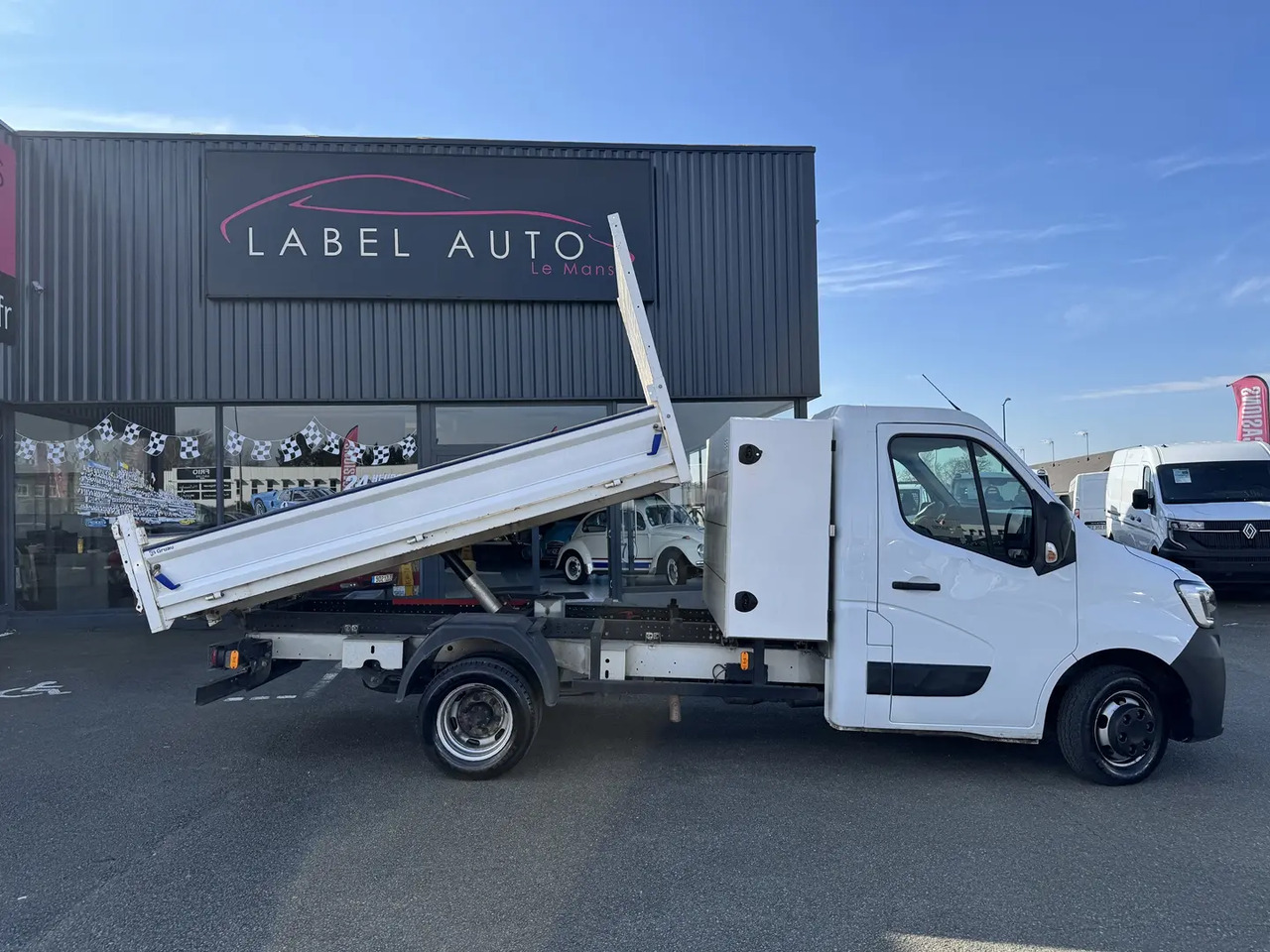 Renault Master R3500RJ L3 2.3 DCI 130CH + COFFRE CONFORT EUROVI - Kipper bestelwagen: afbeelding 1 Renault Master R3500RJ L3 2.3 DCI 130CH + COFFRE CONFORT EUROVI - Kipper bestelwagen: afbeelding 1