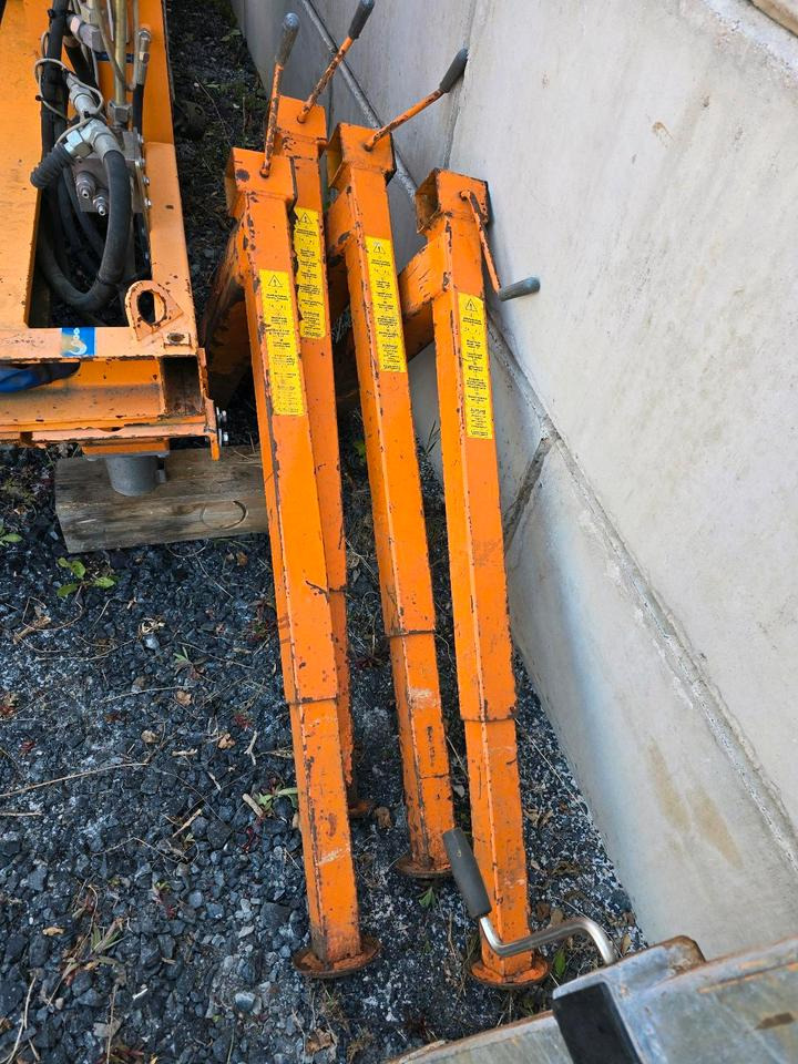 4x Stützen für Salzstreuer Container Wohnkabine Schmidt Epoke Gmeiner Salzsilo Streuautomat Winterdienst - Zout/ Zandstrooier: afbeelding 1 4x Stützen für Salzstreuer Container Wohnkabine Schmidt Epoke Gmeiner Salzsilo Streuautomat Winterdienst - Zout/ Zandstrooier: afbeelding 1