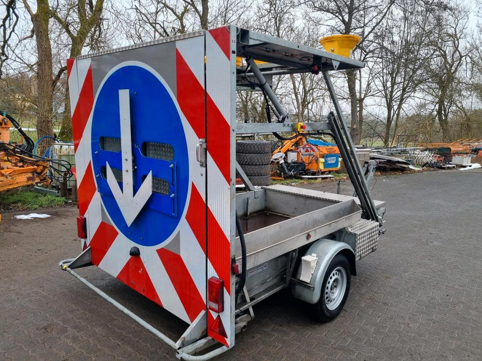 Mersch LED Absperrtafel 2017 Nissen Anlage Verkehrsleitanhänger Verkehrssicherungsanhänger Sperrwand Verkehrsleittafel Verkehrsleitanhänger - Aanhanger: afbeelding 1 Mersch LED Absperrtafel 2017 Nissen Anlage Verkehrsleitanhänger Verkehrssicherungsanhänger Sperrwand Verkehrsleittafel Verkehrsleitanhänger - Aanhanger: afbeelding 1