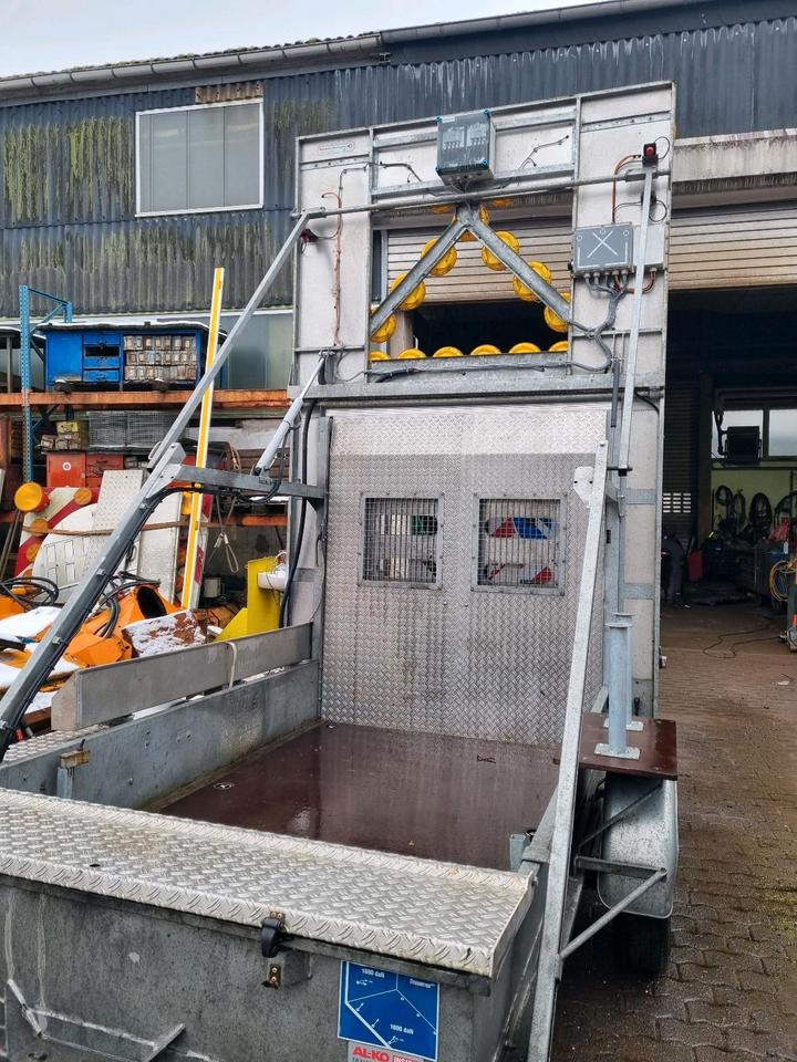 Aanhanger Mersch LED Absperrtafel 2017 Nissen Anlage Verkehrsleitanhänger Verkehrssicherungsanhänger Sperrwand Verkehrsleittafel Verkehrsleitanhänger: afbeelding 6 Aanhanger Mersch LED Absperrtafel 2017 Nissen Anlage Verkehrsleitanhänger Verkehrssicherungsanhänger Sperrwand Verkehrsleittafel Verkehrsleitanhänger: afbeelding 6