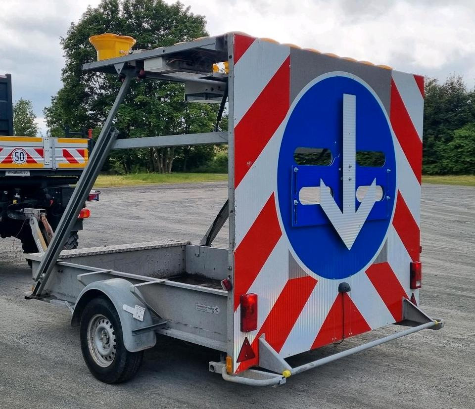 Nissen Absperrtafel 2016 FAT Verkehrsleittafel Verkehrsleitanhänger Verkehrssicherungsanhänger Leitanhänger Leittafel Baustellenabsicherung - Aanhanger: afbeelding 3 Nissen Absperrtafel 2016 FAT Verkehrsleittafel Verkehrsleitanhänger Verkehrssicherungsanhänger Leitanhänger Leittafel Baustellenabsicherung - Aanhanger: afbeelding 3