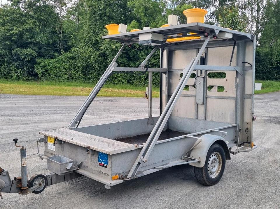 Nissen Absperrtafel 2016 FAT Verkehrsleittafel Verkehrsleitanhänger Verkehrssicherungsanhänger Leitanhänger Leittafel Baustellenabsicherung - Aanhanger: afbeelding 4 Nissen Absperrtafel 2016 FAT Verkehrsleittafel Verkehrsleitanhänger Verkehrssicherungsanhänger Leitanhänger Leittafel Baustellenabsicherung - Aanhanger: afbeelding 4